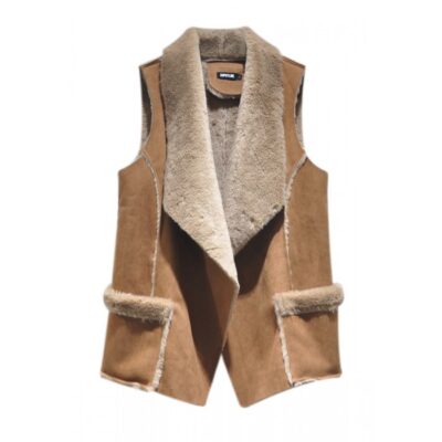 Colete com bolsos e forro pêlo