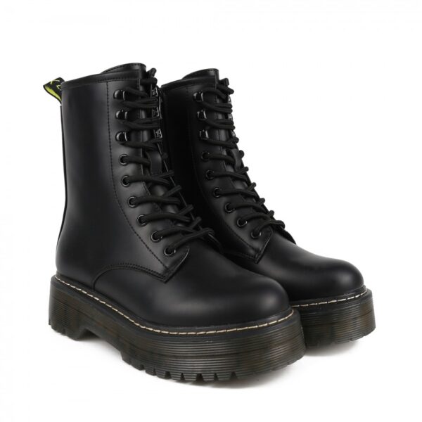 Bota Manchester Preto